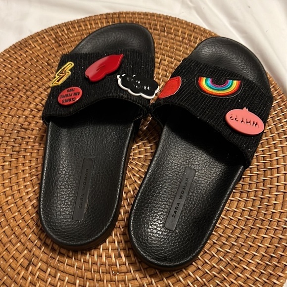 Zara slides - Picture 3 of 6